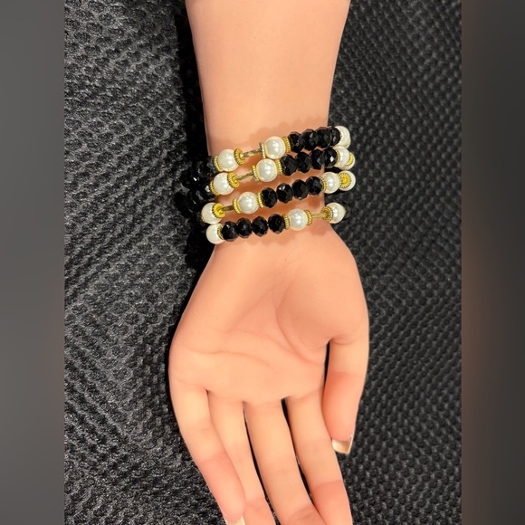 Elegant Black & White Beaded Coil Bracelet with Gold Accents - Picture 7 of 8